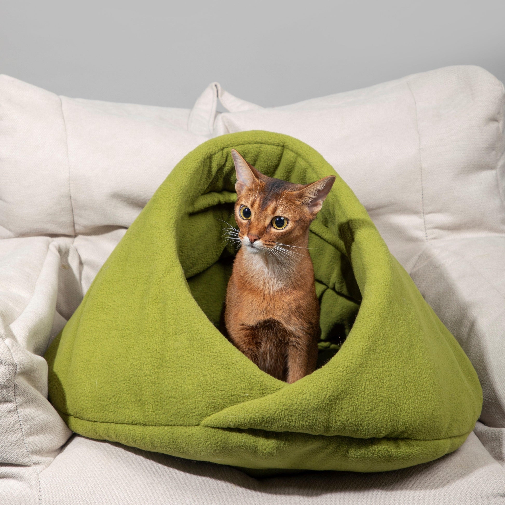 HiDREAM Shaker Fleece Semi-Enclosed Cat Bed Luxurious Comfort Non-Slip Base Soft Bed - PetzyMart